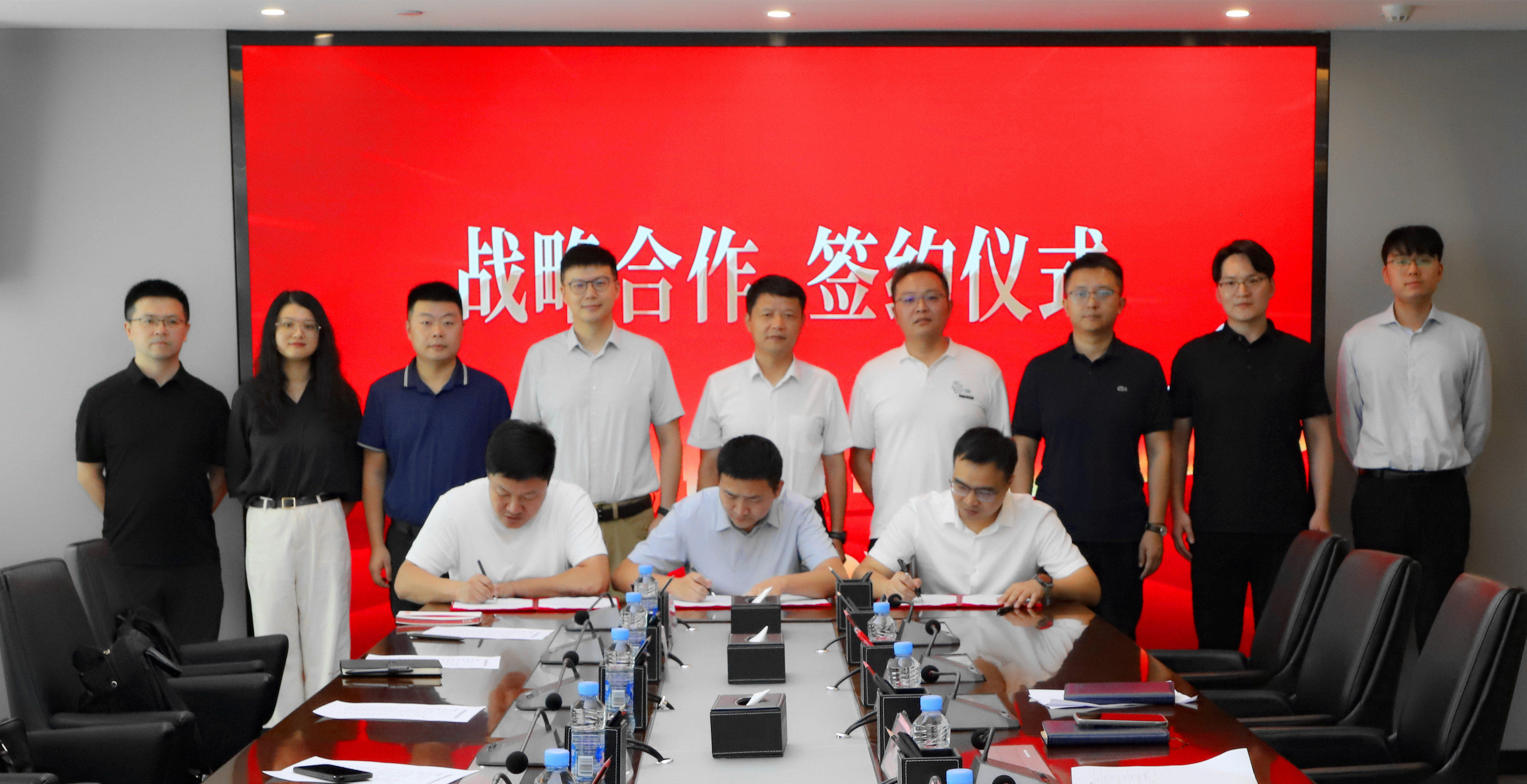 南昌经开产控球友会手机版与新华三球友会手机版、江西英迈签订战略合作协议