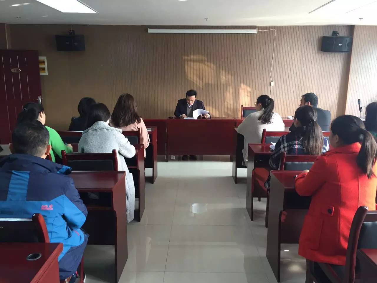 球友会手机版组织学习桑海行政服务中心消防窗口人员违纪文件精神