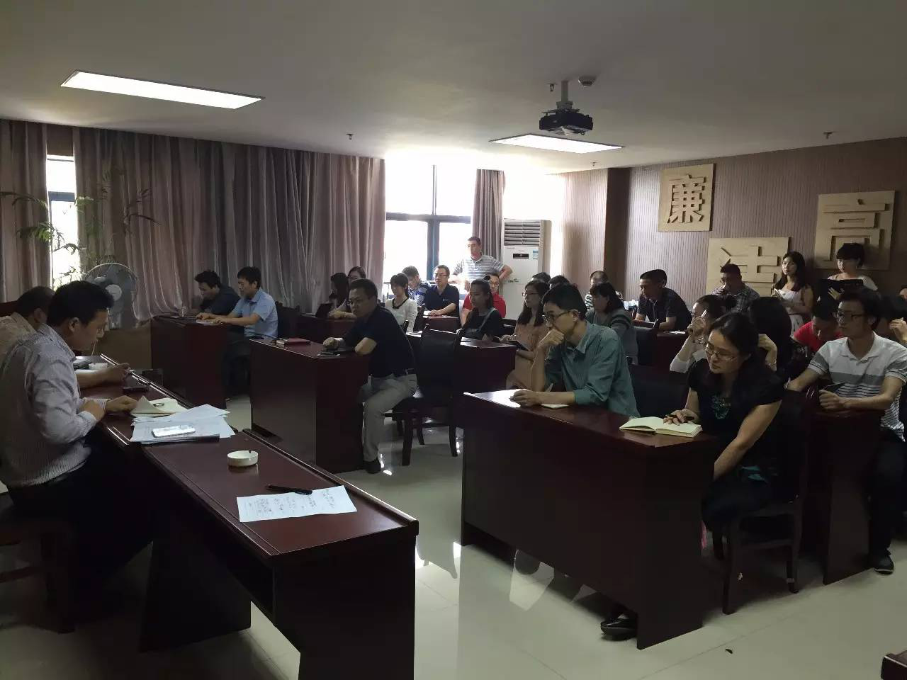 金开球友会手机版组织传达学习纪委相关文件精神