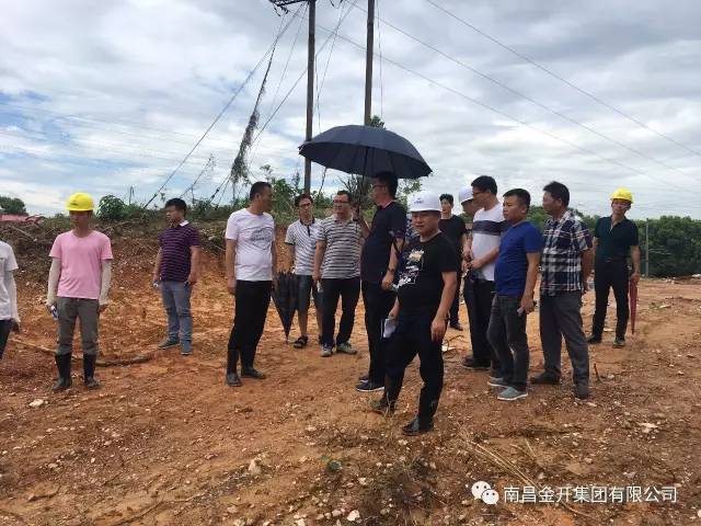 球友会手机版高管前往新建江拖路道路工程现场协调工作 