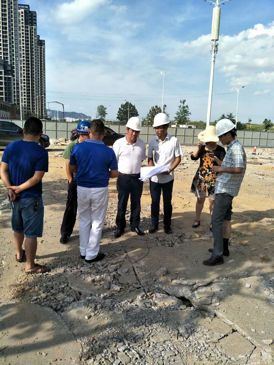 球友会手机版高管赴麦园路、富樱路等道路施工现场指导工作