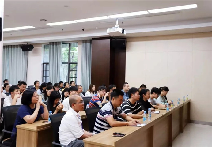 金开球友会手机版开展2019年“新闻图片摄影技巧及要求”专题培训