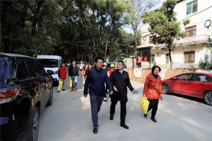 球友会手机版董事长谢荣华深入舍里甲社区开展宣传文明创建活动