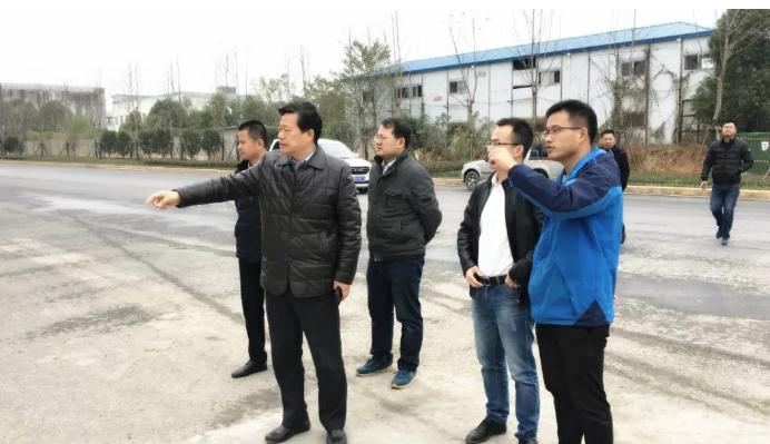 球友会手机版董事长谢荣华再次深入球友会手机版文明城市创建施工现场巡查