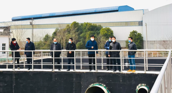 球友会手机版董事长谢荣华带队调研白水湖污水处理厂