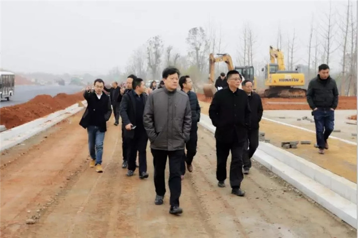 球友会手机版董事长谢荣华一行深入现场调研 全市“三看”项目