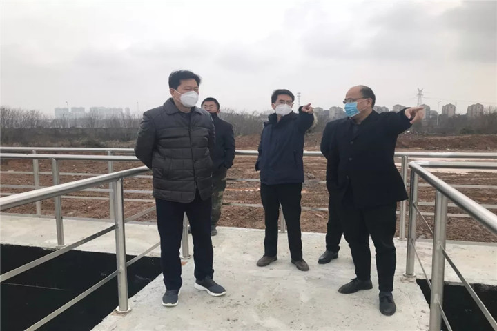 球友会手机版董事长谢荣华前往项目现场安排部署疫情预防工作