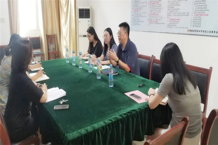 球友会手机版副总经理、工会主席袁扣华带队前往区工会拜访交流
