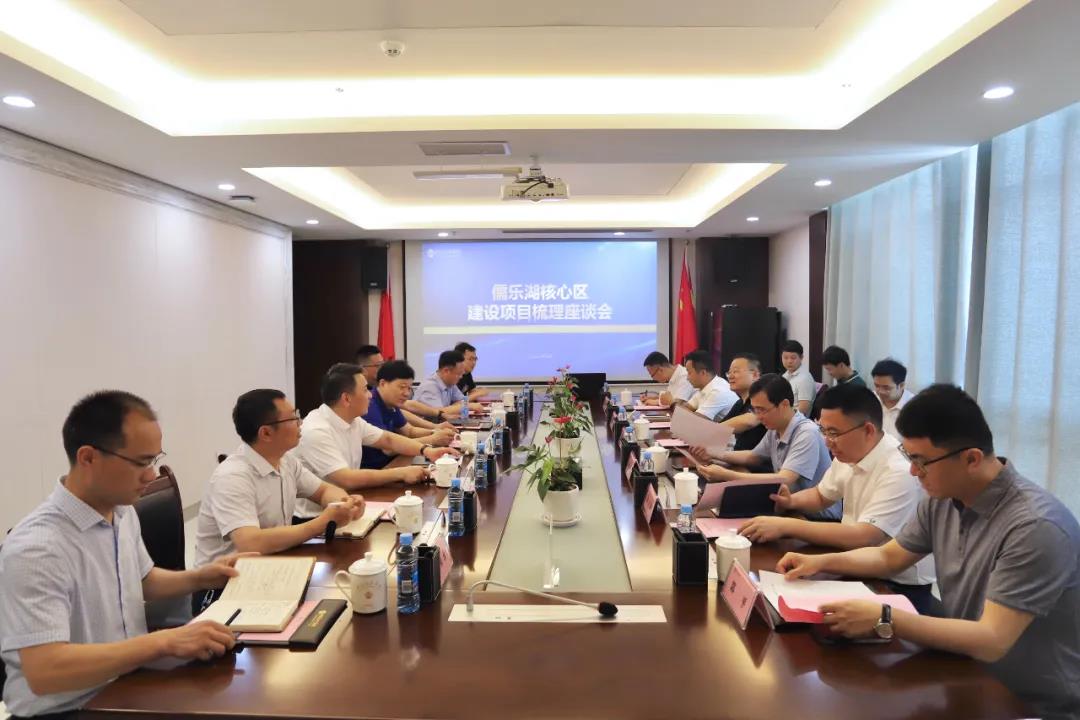 赣江球友会手机版党委书记、董事长胡顺明莅临一行金开球友会手机版座谈会