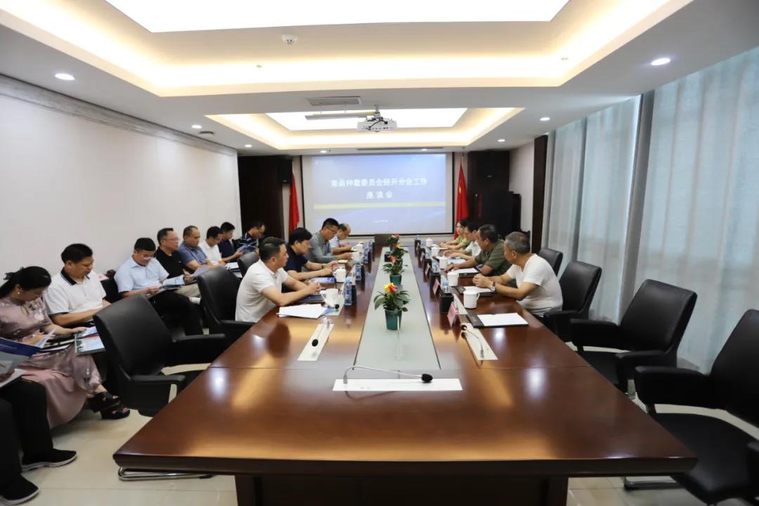 南昌仲裁委员会经开分会主任胡觉荣一行到球友会手机版调研