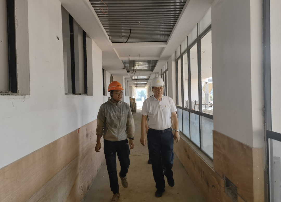 董事长谢荣华现场调度球友会手机版在建项目安全生产工作