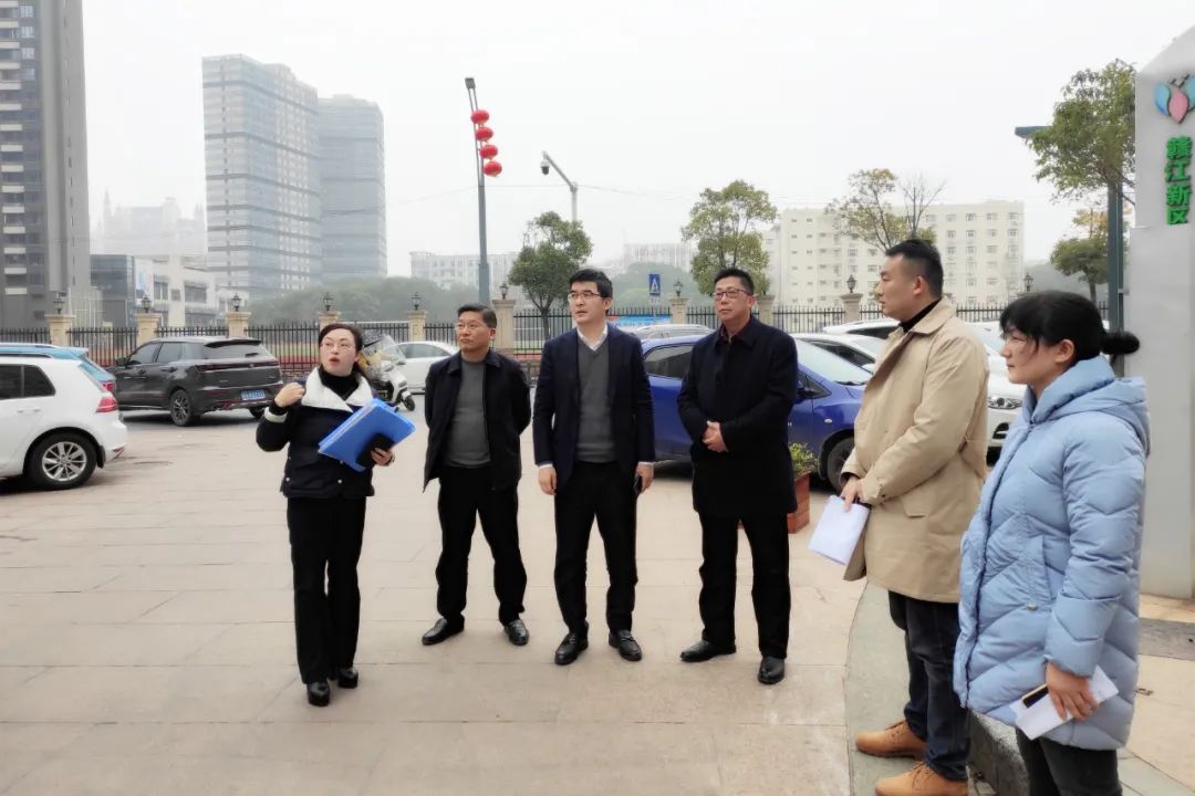 区管委会副主任贺敏调研金开球友会手机版资产管理及园区服务情况