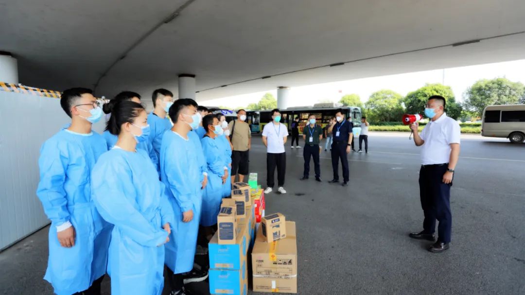袁扣华赴昌北机场慰问球友会手机版防疫工作人员