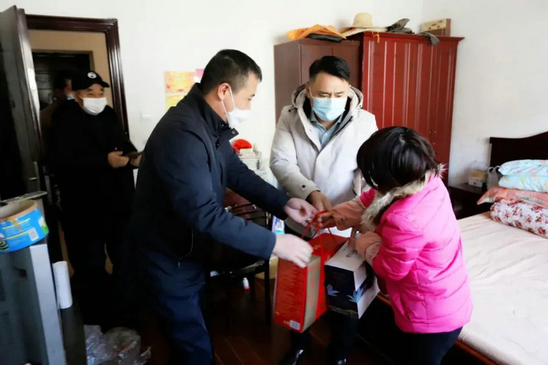 金开球友会手机版开展春节走访慰问贫困户活动