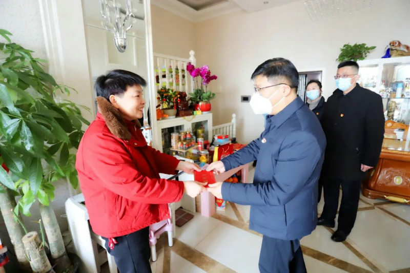 球友会手机版党委春节前走访慰问退休干部