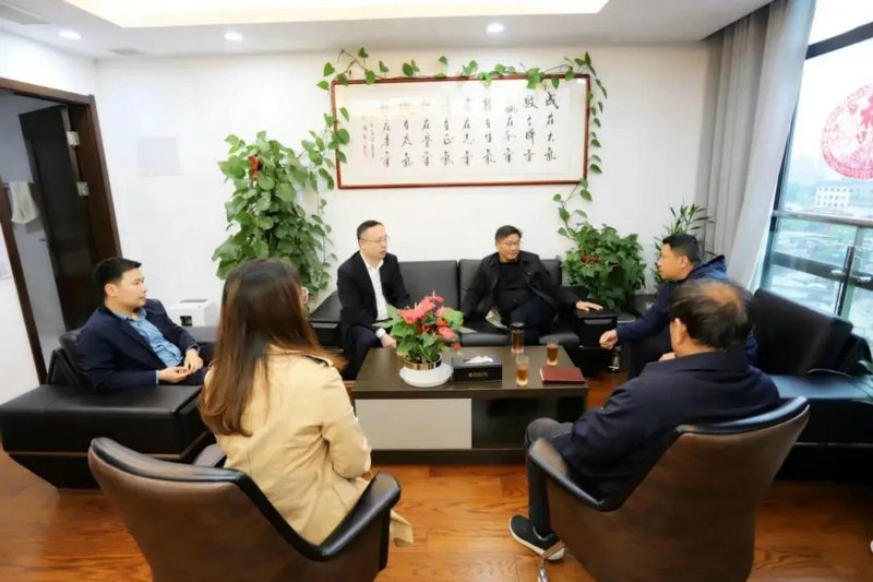 滨江宾馆纪委书记、副总经理胡志刚一行受邀来访球友会手机版洽谈